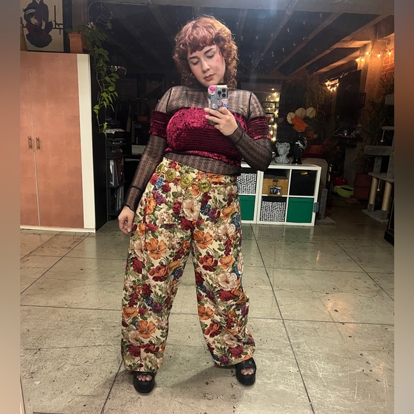 🟠449B. Floral Tapestry Barrel Pants - Picture 6 of 8